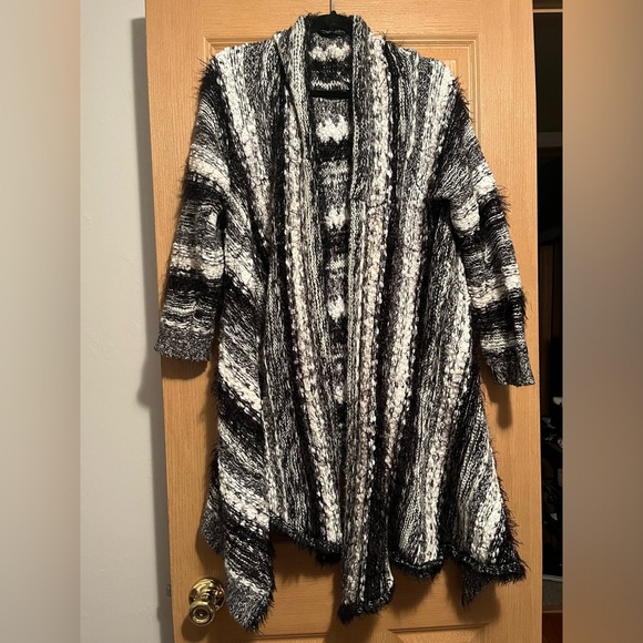 Kensie Oversized Black and White Cardigan - Picture 1 of 10